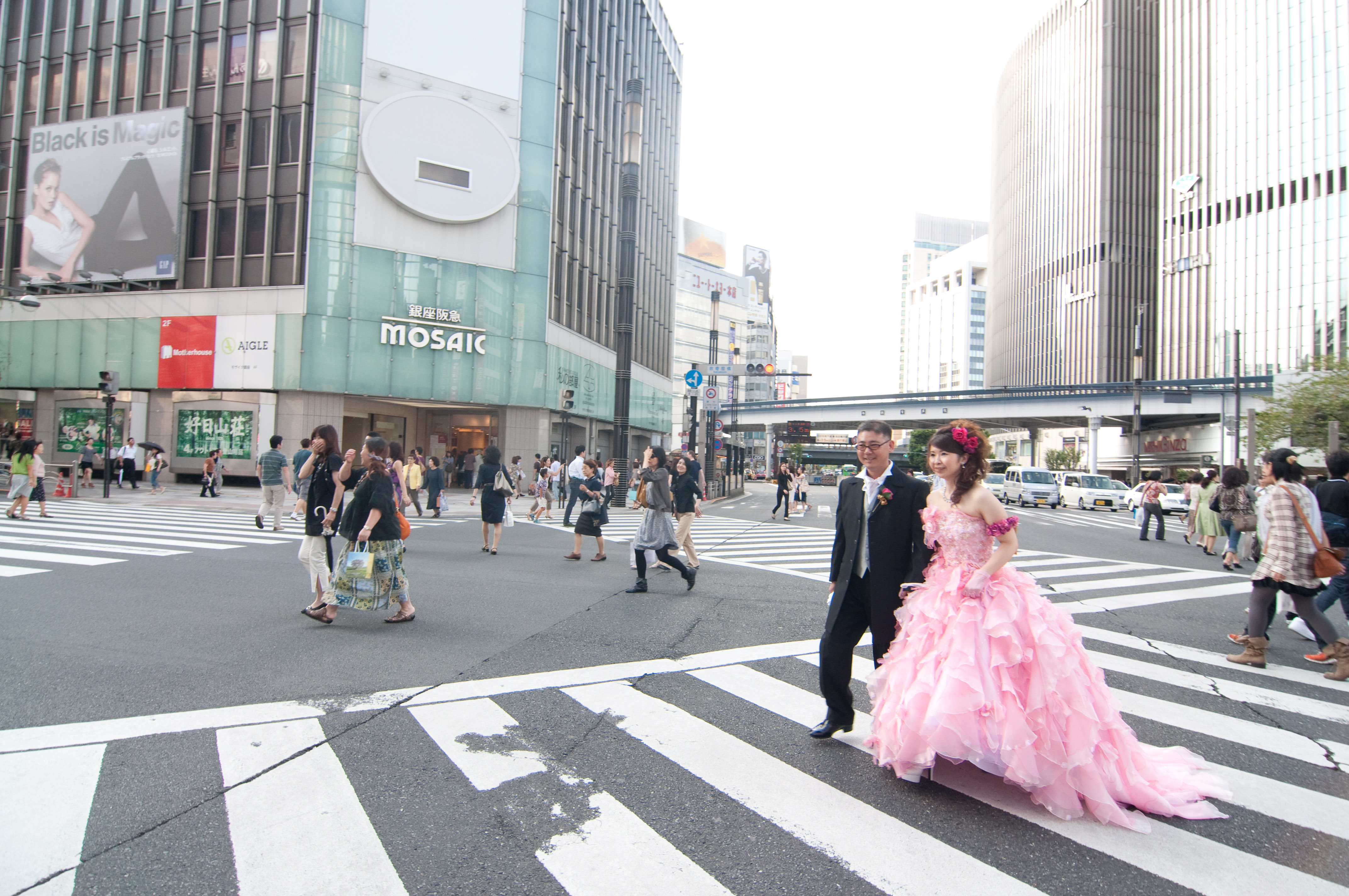 銀座の数寄屋橋交差点でロケーションフォト ブライダルキャット 銀座の数寄屋橋交差点でロケーションフォト ブライダルキャット